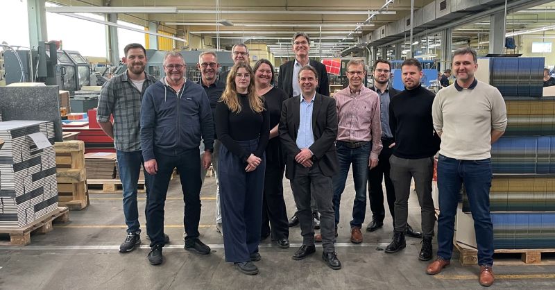 Gruppenfoto B-CLEEN-Teilnehmer bei Conzella Verlagsbuchbinderei Urban Meister GmbH & Co. KG