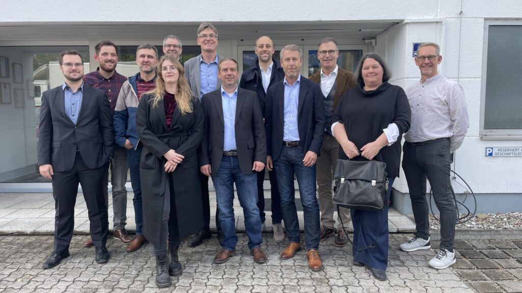 Gruppenfoto B-CLEEN Teilnehmer bei DREI V GmbH (Werk Heimstetten)
